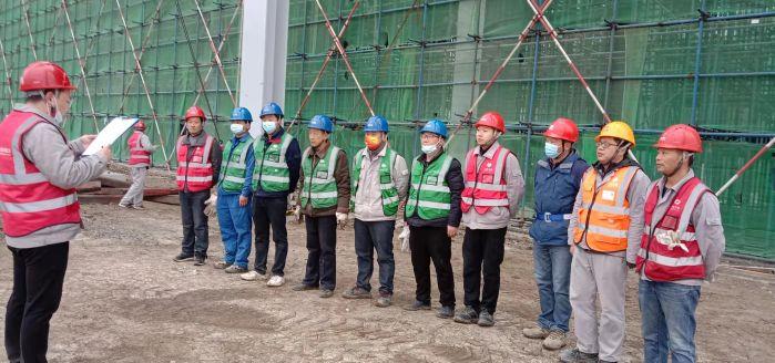 班前安全教育(攝影:范士東) 班前安全教育(攝影:范士東)