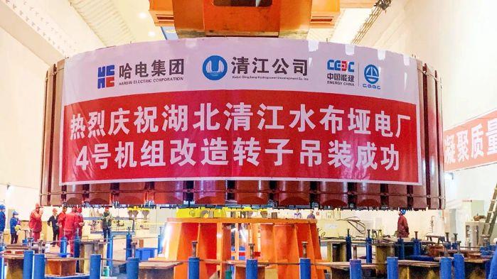 3、水布埡電廠4號機組轉子吊裝（向睿 攝）