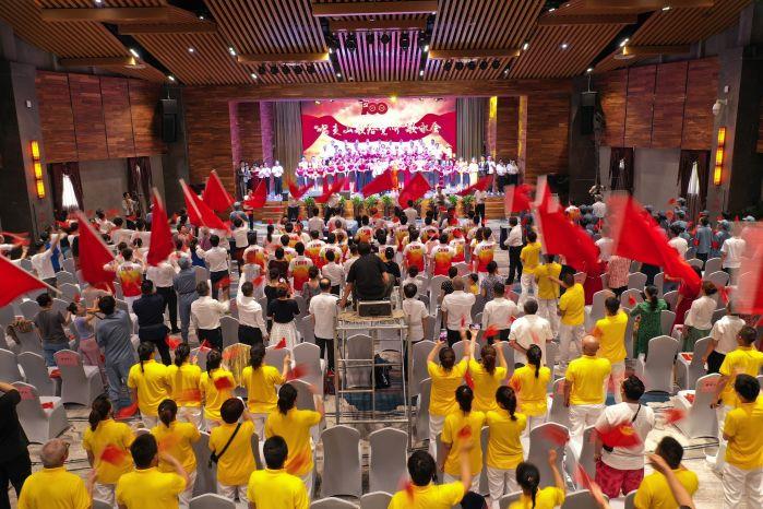 12、清江公司“唱支山歌給黨聽”歌詠會現場（呂新宇 攝）